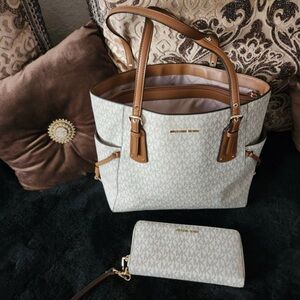 Michael Kors White bag & matching wallet